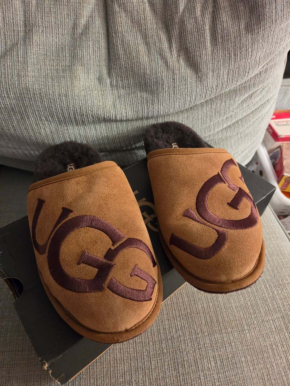 UGG Scuff Logo Slippers Size 45 EU Chestnut Espresso